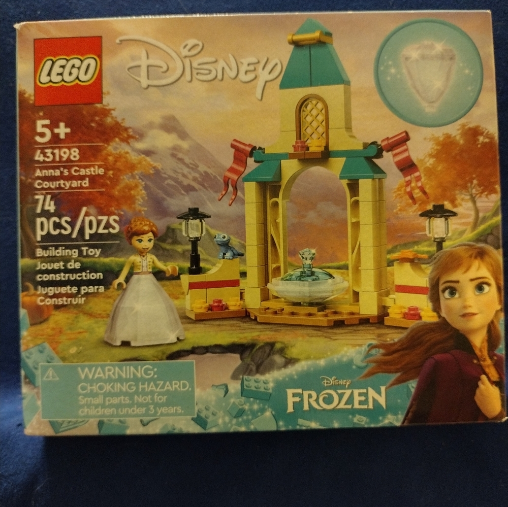 Lego Disney Anna's Courtyard 43198
